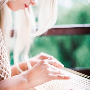 Monochord Mini Meditation Kompaktes Saitenmusikinstrument mit Klängen der indischen Sitar 16 Saiten in E Stimmung 432Hertz Bild 6