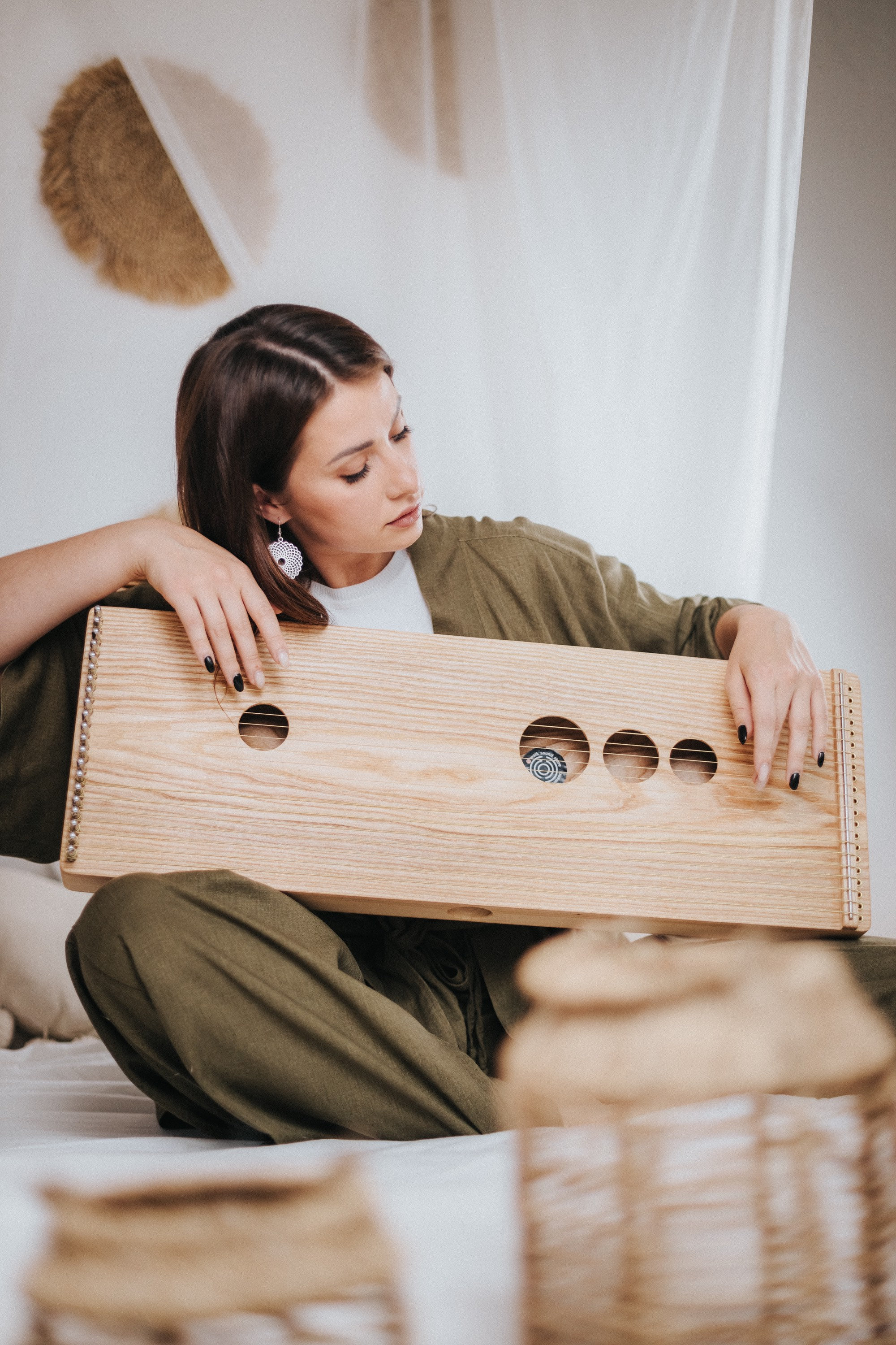 Monochord 21 strings with sound of indian Sitar and sacral frequencies of 72, 108 and 144Hz (harp, lyre, monolina)
