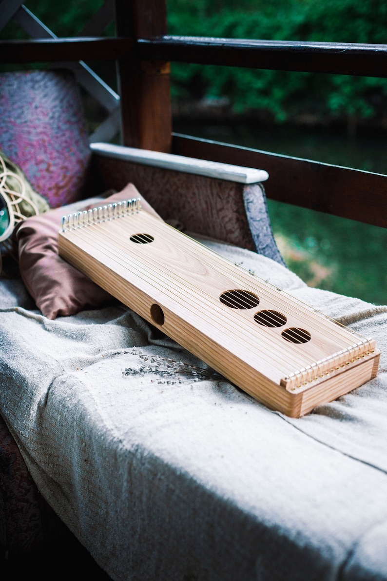 Monochord Mini Meditation Kompaktes Saitenmusikinstrument mit Klängen der indischen Sitar 16 Saiten in E Stimmung 432Hertz Bild 9