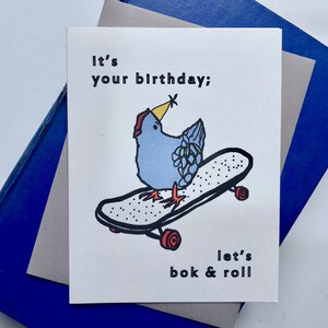 Cartão De Aniversário Bok & Roll Skateboard Chicken
