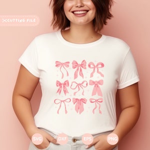 以下が含まれることがあります： ピンクのリボン柄の白いTシャツ。デザインは、白いアウトラインが付いた9つの異なるピンクのリボンで構成されています。Tシャツには、下部に「SVG、DXF、EPS、PNG」というテキストが印刷されています。