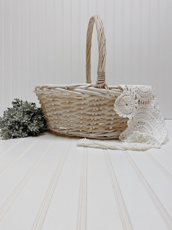 Large Vintage Wicker Basket, Newborn Photography Prop… Gem