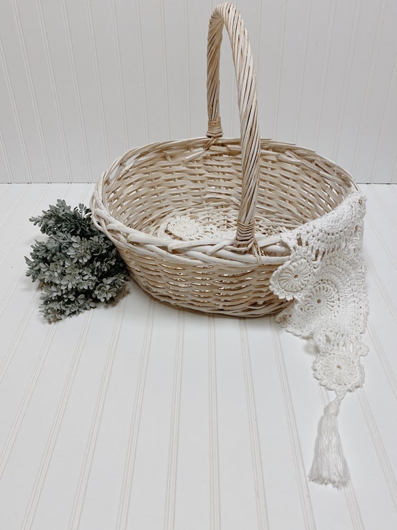 Large Vintage Wicker Basket, Newborn Photography Prop… Gem