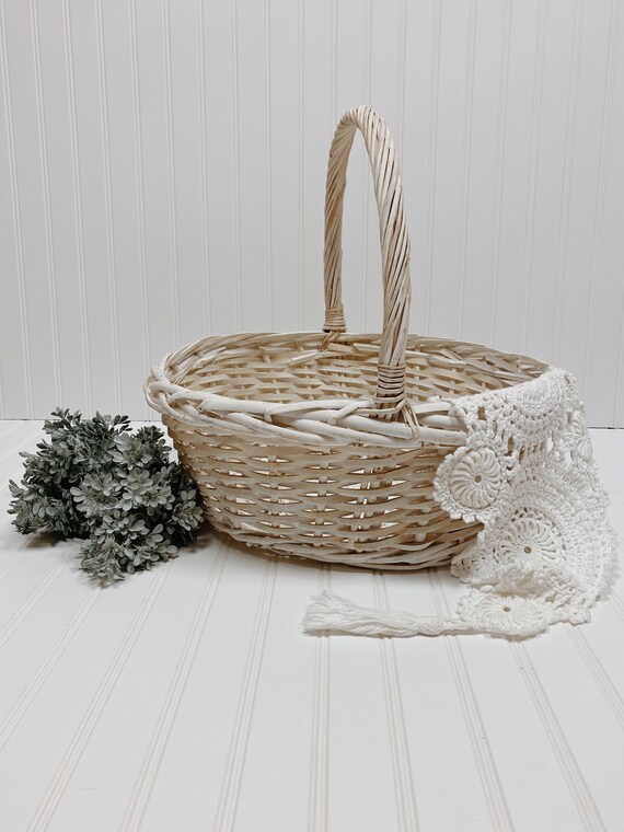 Large Vintage Wicker Basket, Newborn Photography Prop… Gem