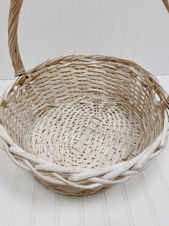 Large Vintage Wicker Basket, Newborn Photography Prop… Gem