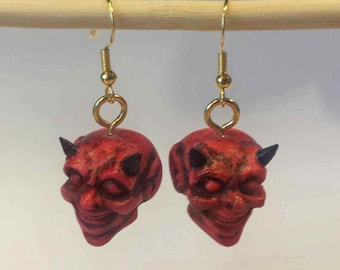Pendientes de cabeza de diablo