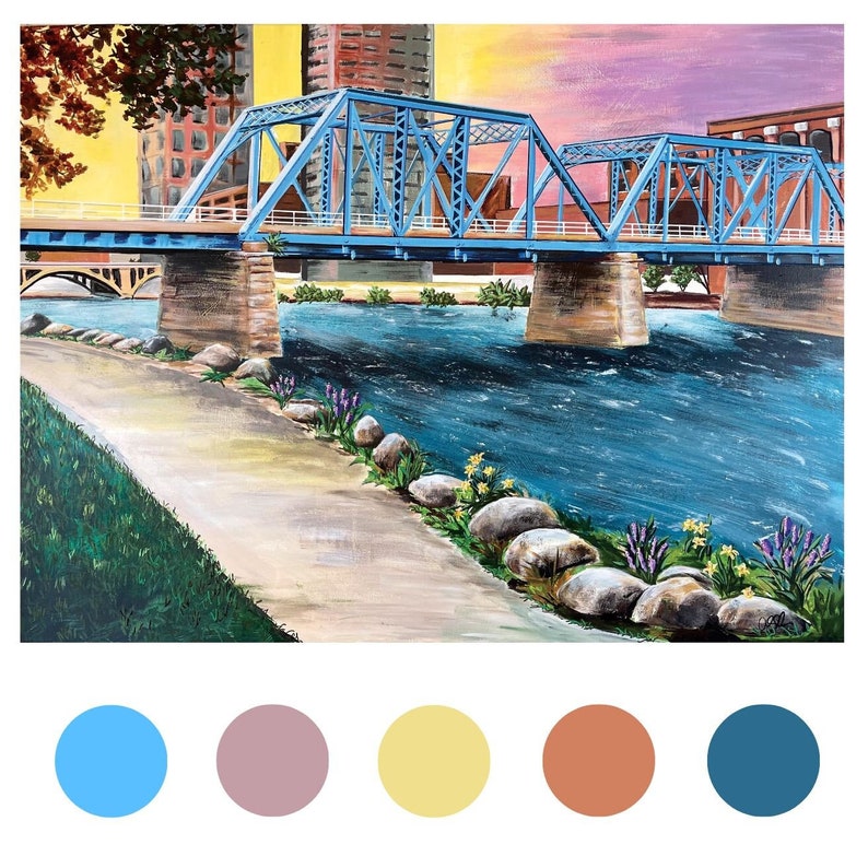 K&ouml;nnte beinhalten: Ein Gem&auml;lde, das eine blaue Br&uuml;cke &uuml;ber einen Fluss zeigt, mit einem Weg, der zu ihr f&uuml;hrt. Die Br&uuml;cke ist aus Stahl gebaut und hat ein h&ouml;lzernes Deck. Der Fluss ist blau und hat Wellen auf der Oberfl&auml;che. Der Weg ist aus Beton und hat einen grasbewachsenen Rand. Im Hintergrund sind B&auml;ume und Geb&auml;ude zu sehen. Der Himmel ist eine Mischung aus Rosa, Lila und Orange.