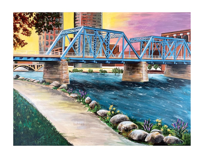 K&ouml;nnte beinhalten: Ein Gem&auml;lde einer blauen Br&uuml;cke &uuml;ber einem Fluss mit einem Weg, der zu ihr f&uuml;hrt. Die Br&uuml;cke ist aus Stahl und hat ein h&ouml;lzernes Deck. Der Fluss ist blau und hat Wellen auf der Oberfl&auml;che. Der Weg ist aus Erde und hat auf beiden Seiten gr&uuml;nes Gras. Im Hintergrund sind B&auml;ume und Geb&auml;ude zu sehen.