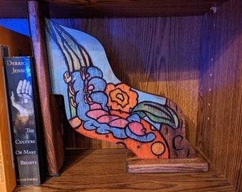 Sujetalibros inspirado en Alicia en el País de las Maravillas, hecho a mano, madera recuperada.