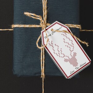 Etiquetas de regalo de ciervos de punto de cruz imprimibles / Etiqueta de tarjeta de regalo digital de Feliz Navidad / Etiqueta de regalo navideña editable