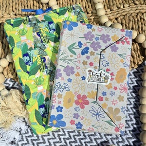 Appuntamento al buio con un libro, regalo a sorpresa Romance BookTok, segnalibro da tè con regali letterari, set regalo con custodia per libri, regalo con libro giallo