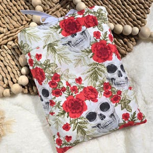 Gothic Roses and Skull Book Sleeve, Spooky Padded Book Cover, Horror Reader Pocket Protective Bag, Dust Jacket, Thriller Book lover Gift