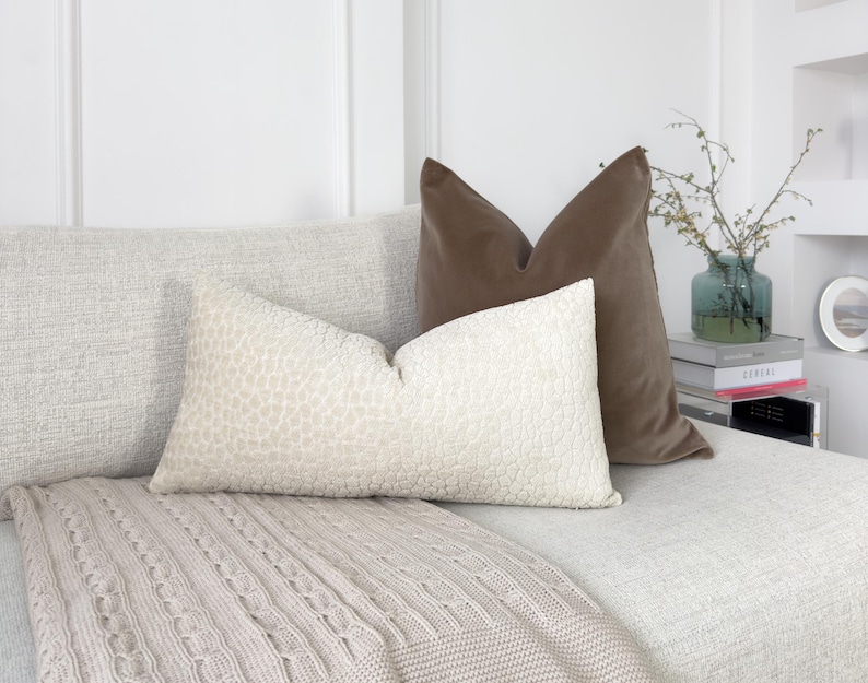 Funda de almohada marrón de terciopelo con relieve, decoración moderna para el hogar, funda de almohada decorativa lumbar (todos los tamaños) imagen 6