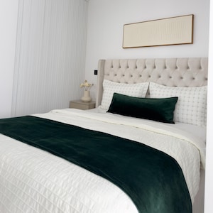 Luxury Velvet Dark Green Bed Runner for Bedroom Decor Double Sided Velvet Bed Scarf for Twin, Full, Queen, King, Hotel Bed Styling