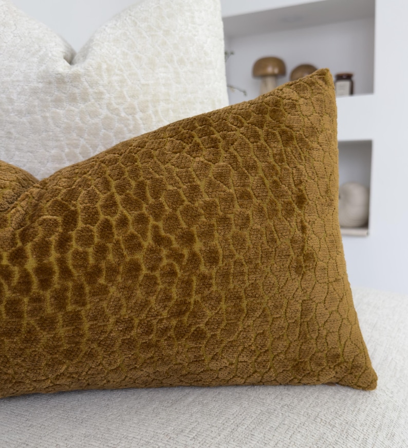 Funda de almohada marrón de terciopelo con relieve, decoración moderna para el hogar, funda de almohada decorativa lumbar (todos los tamaños) imagen 12