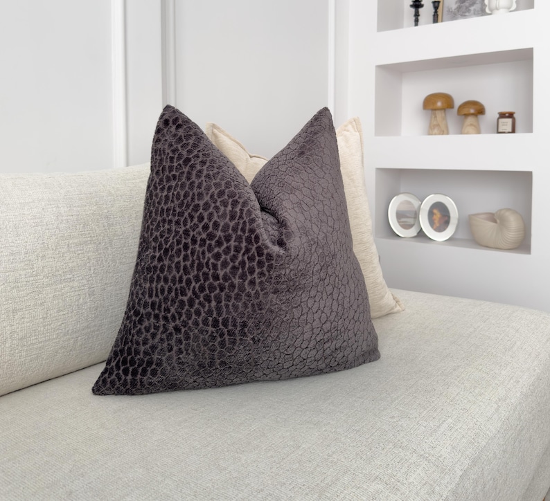 Funda de almohada marrón de terciopelo con relieve, decoración moderna para el hogar, funda de almohada decorativa lumbar (todos los tamaños) imagen 13