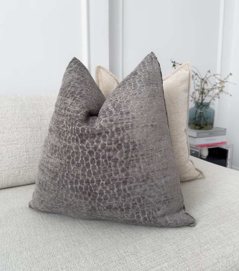 Funda de almohada marrón de terciopelo con relieve, decoración moderna para el hogar, funda de almohada decorativa lumbar (todos los tamaños) imagen 8