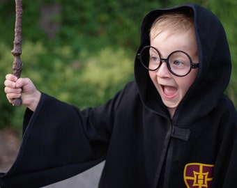 Wizard Cape and glasses, wizard cape for pretend play and dress up as wizard. Wizard halloween costume with wizard cape and glasses.