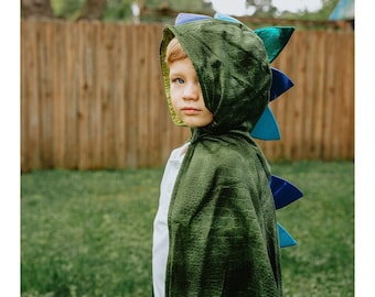 GREEN DRAGON CAPE for kids! Toddlers dinosaur cape for halloween and pretend play dress. Soft velour hooded cape for dinosaur and medieval