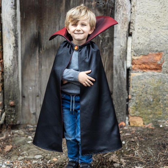 Outfit with cape online