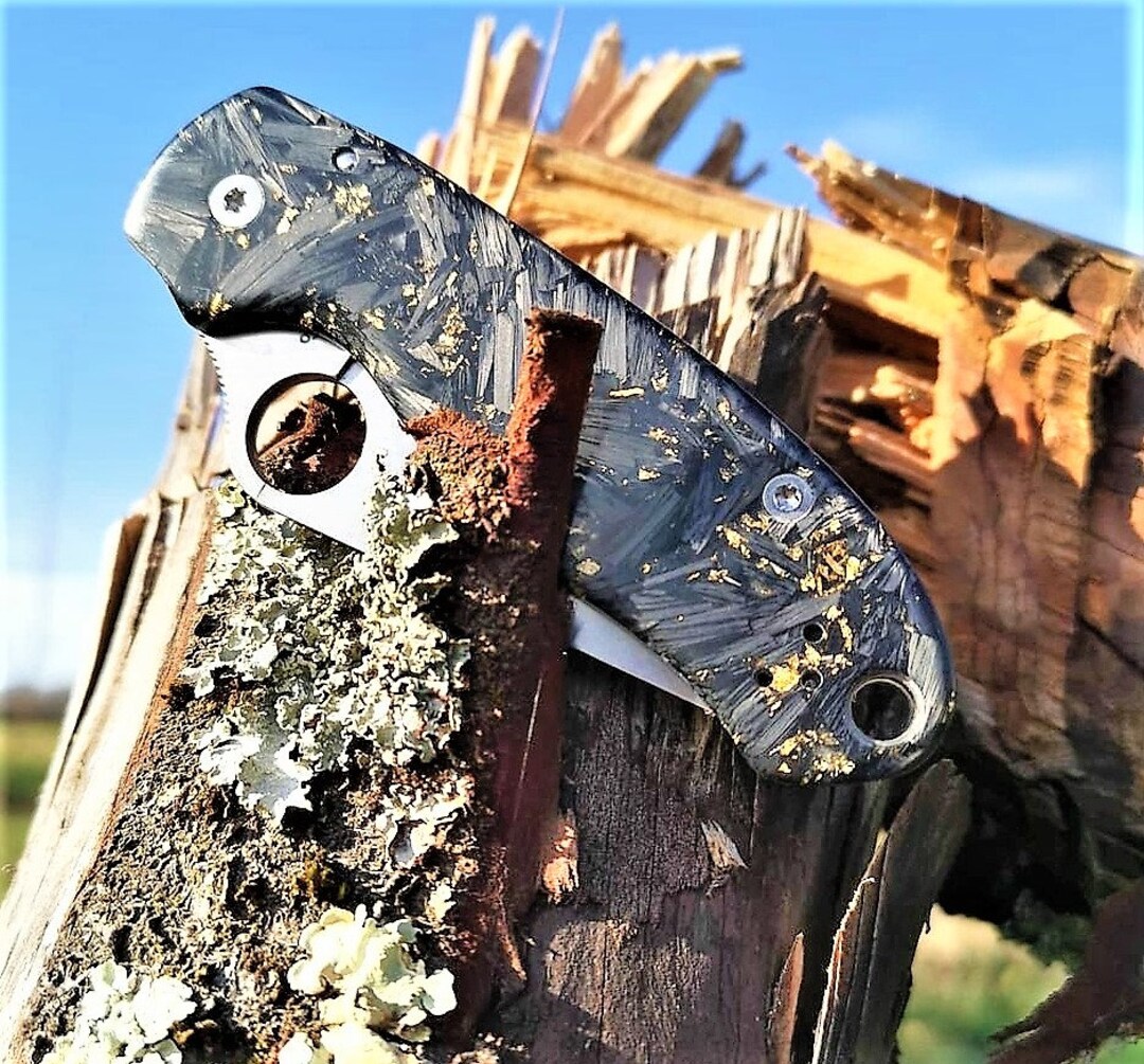 SPYDERCO BENCHMADE Microengineered SCALES Shredded Carbon Epoxy Coated