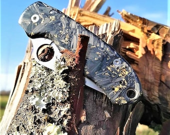 Shredded Carbon Fiber Knife Scales • Spyderco, Benchmade