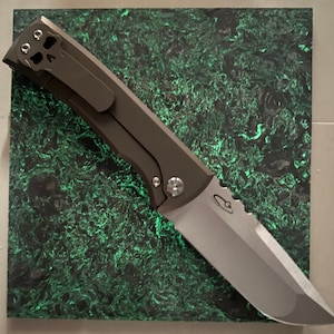 FATCARBON Skala für CHAVES KNIFE Dark Matter • Grün • Messergriff • Chaves Messer • Fatcarbon Griffschale • Chaves Messer