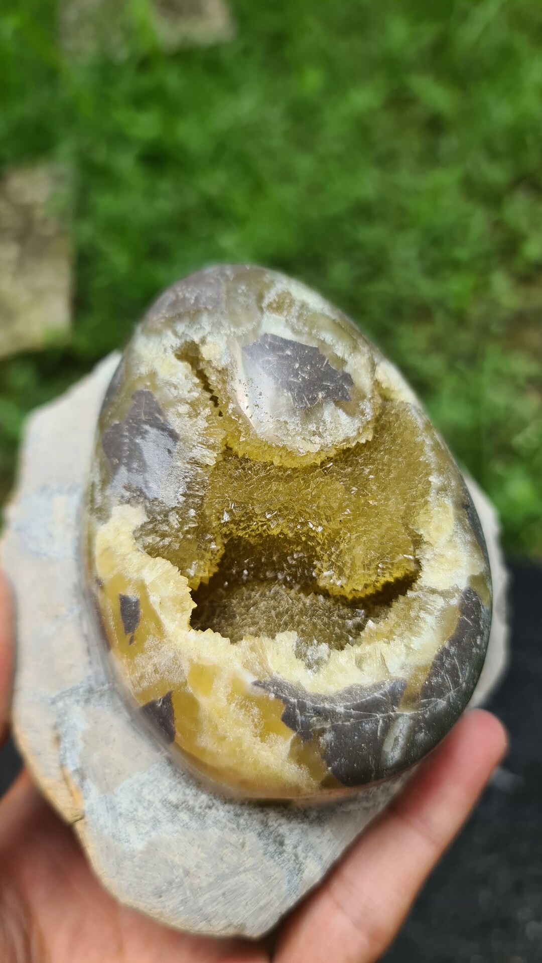 Polished Egg Stone With Crystal Inside 880gram Rare Natural Good ...
