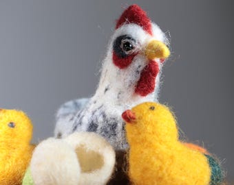 Felted Wool Hen with Nest, 3 Chicks and 3 Eggs – Waldorf-Inspired Easter Set – Spring Table Decor – Handmade Chicken Toy