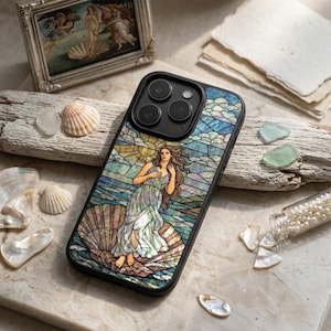 Può includere: Un set di tre tazze in ceramica con finitura opaca e macchiettata. Le tazze sono nei toni del crema, grigio chiaro e grigio scuro. Ogni tazza ha un design semplice e minimalista.