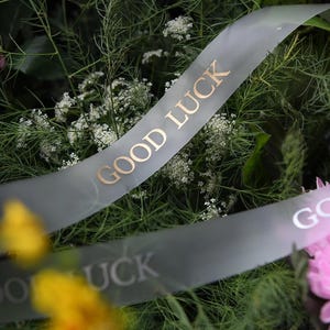 Nastro morbido semitrasparente in silicone opaco personalizzato per confezioni di fiori, etichette in tessuto, etichette per indumenti fatte a mano