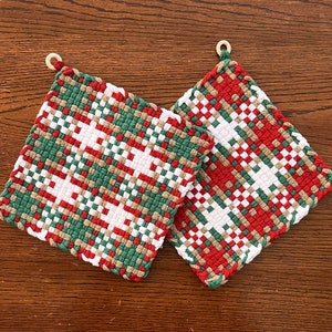 XL Woven Cotton Loop Potholder - 8-1/2&quot; Trivet - Hot Pad - Christmas Plaid Design
