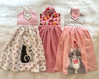 Hanging Kitchen Towel - Valentine's Day - and My Cat Loves Me - Button Towel