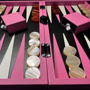 La scacchiera del backgammon in pelle italiana di Barbie!
