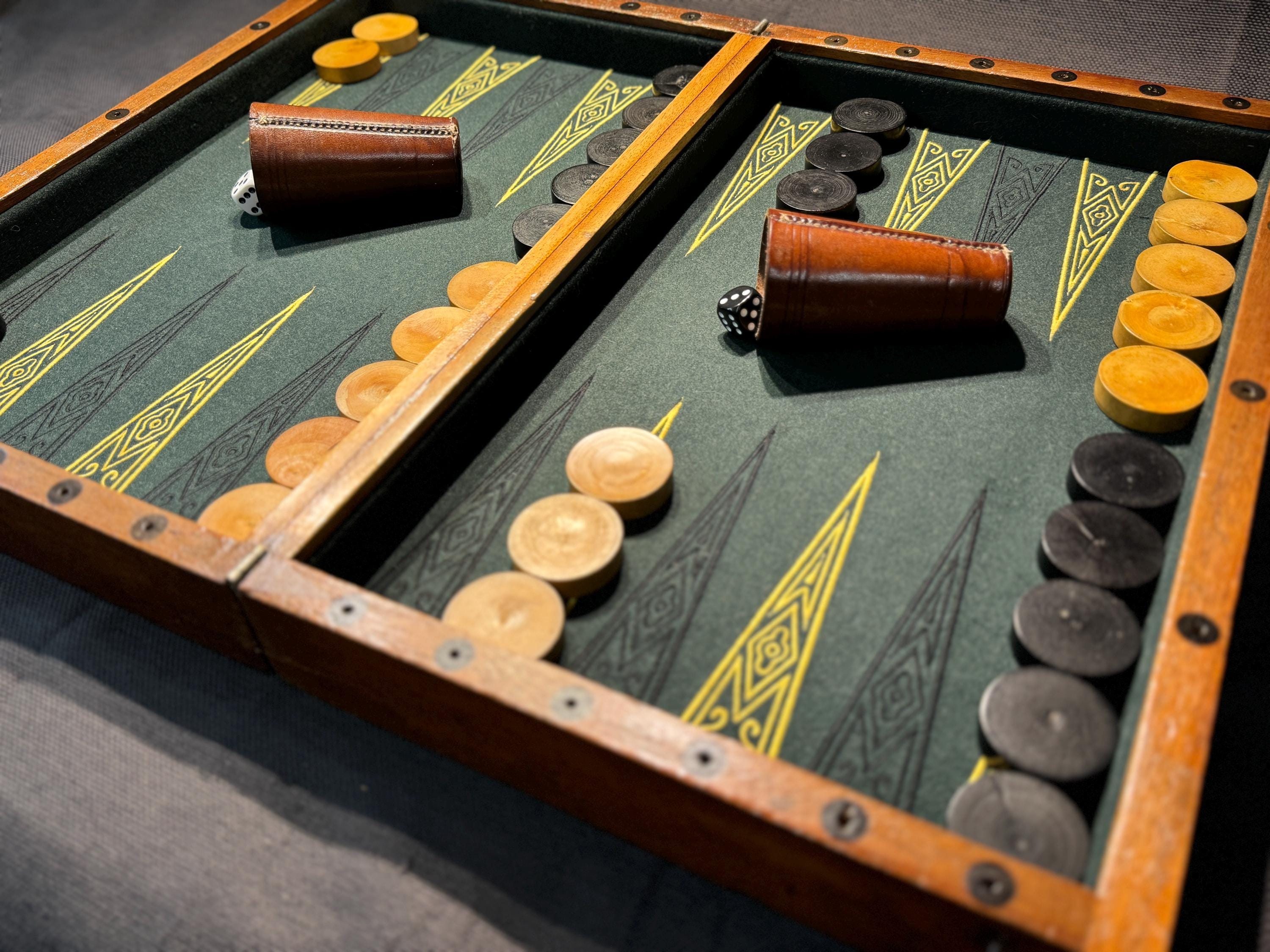 Le backgammon : un jeu de hasard raisonné