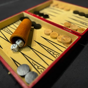 Lovely travelling backgammon board from the 1920s