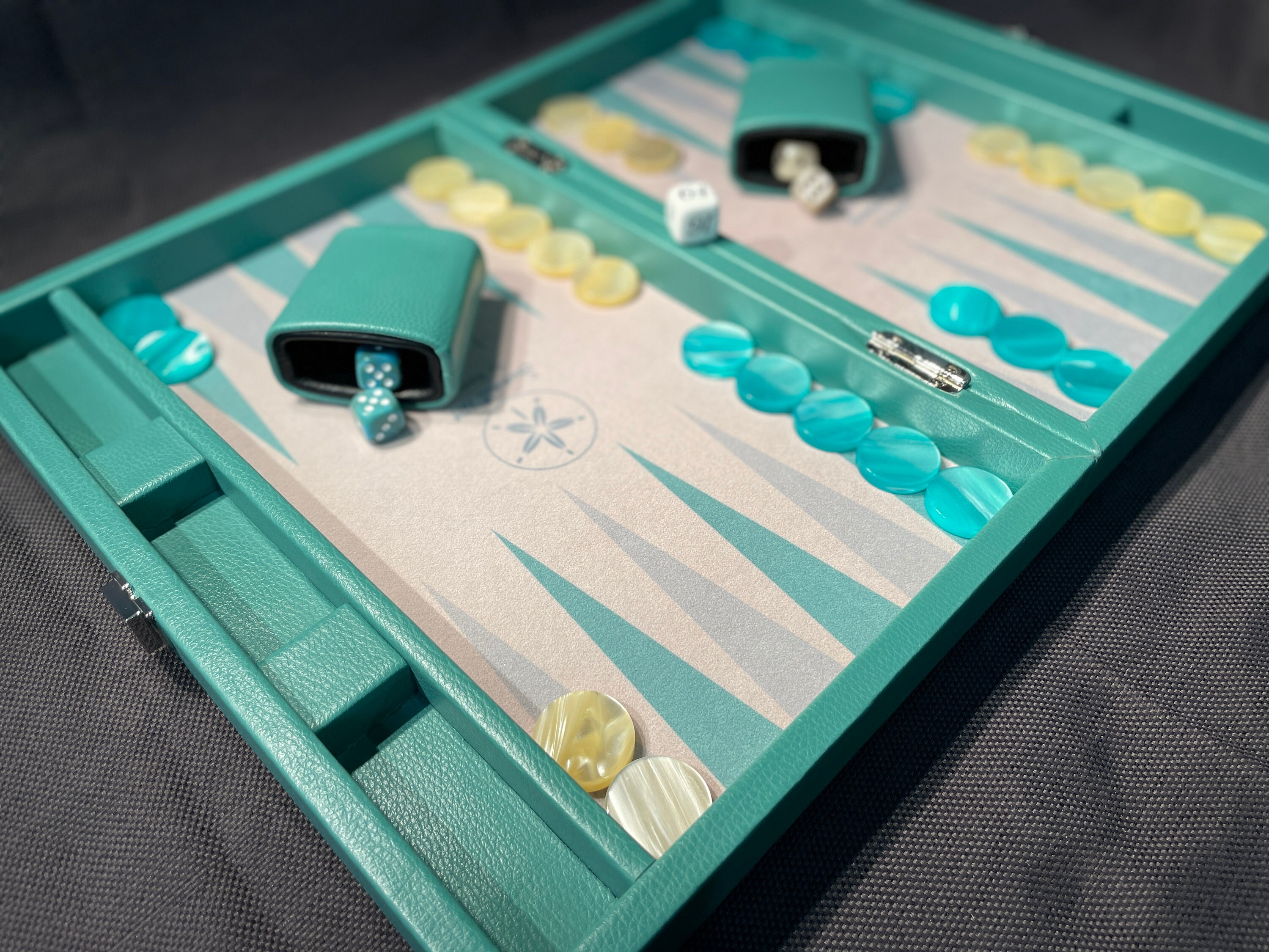Hector Saxe Mahjong Set