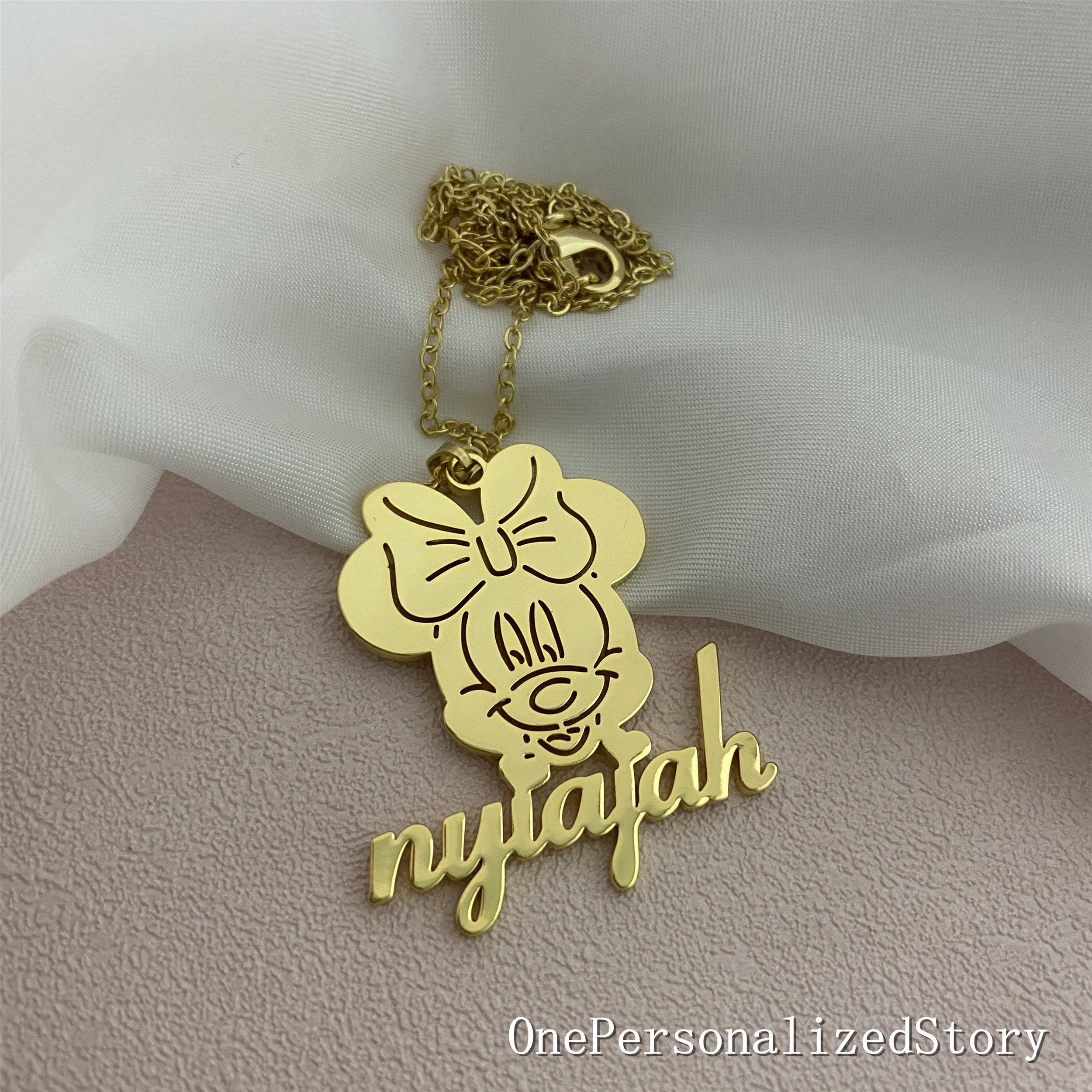 Minnie mouse nameplate necklace hotsell