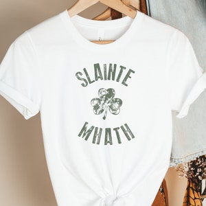 St Patrick&#39;s Day Custom Slainte Mhath T-shirt Irish Clover Vintage Green Shamrock Distressed for Him