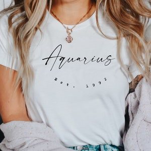 Personnalisé Aquarius Custom Year Zodiac Astrology T-shirt Hoodie Birthday Gift Birth Year Gift for Friend, Gift for her, Christmas