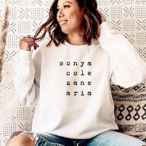 Custom Name List Minimalist Sweatshirt, Personalized Names, Family Names Shirt for Mother&#39;s Day, Gift for Mom, Gift for Grandma, Typewriter