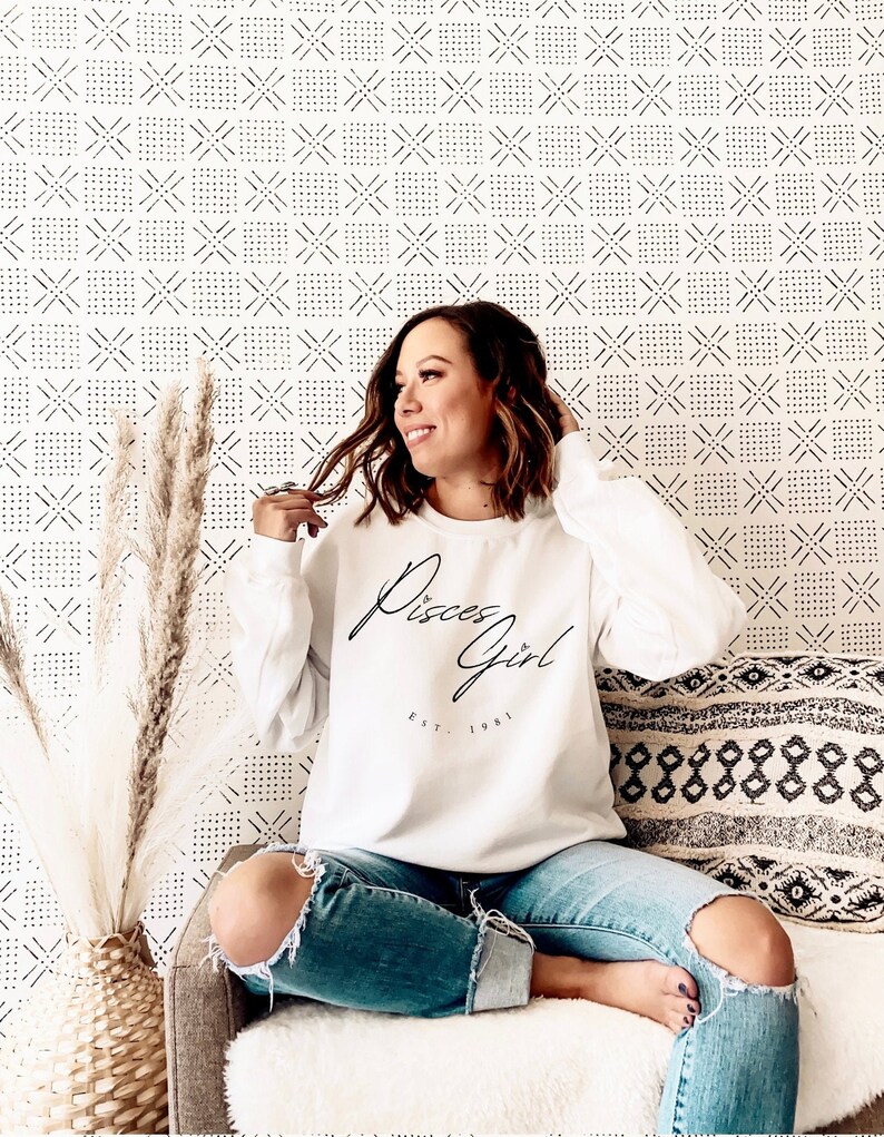 Personalized Pisces Girl Zodiac Astrology Sweatshirt Birthday Gift Birth Year Gift for Friend Sweatshirt for Woman Gift for her