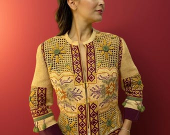 Chaqueta vintage, chaqueta bordada estilo bohemio, cárdigan de punto de crochet artesanal, prenda de arte popular artesanal, abrigo de tapiz étnico.