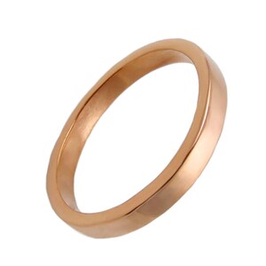 Könnte beinhalten: Ein massiver Ring aus Roségold mit glatter, polierter Oberfläche und abgerundetem Profil. Der Ring zeichnet sich durch ein durchgehendes, nahtloses kreisförmiges Design mit einem warmen, metallisch rosafarbenen Kupferton aus.
