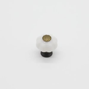 Set of 5 White Round Cabinet Knobs for home renovation, Decoupage Decorative handle for Chest, Drawer knob button for Furniture,  26x25 mm