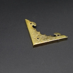 Set van 5 vintage metalen hoeken: 40х5 mm, decoratieve hoek, gouden hoekbeschermer