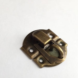 Cerradura para decoupage, hebilla para muebles, cierre, cerradura de bronce, pestillo decorativo para caja, pestillo para joyería, pestillos para caja de regalo, cerradura vintage, 27 x 29 mm