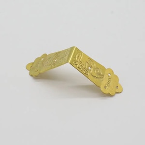 Set von 5 Dekorativen Metallecken 43х43x20 mm, Eckhalterungen für Schränke, Regale oder Kisten, Eckenschutz für Scrapbooking