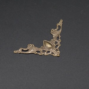 Hoeken dun boven het hoofd: 40 x 40 mm. Set van 4, decoratieve hoek, bronzen hoekbeschermer, metalen hoek, hoekdecoratie