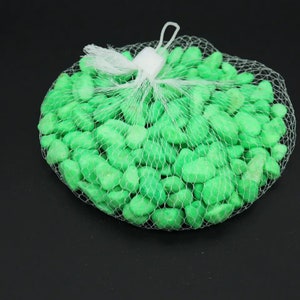 The crushed stone is polished, Green Decorative pebbles 0.5 kg, Decorative stones, Terrarium Substrate, Pebbles crushed and polished